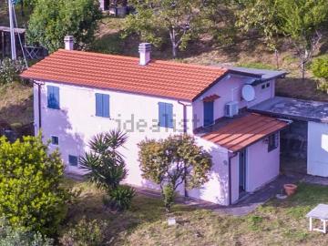 Case e ville in vendita di 130 m² in Via Monte di Ripa, 44