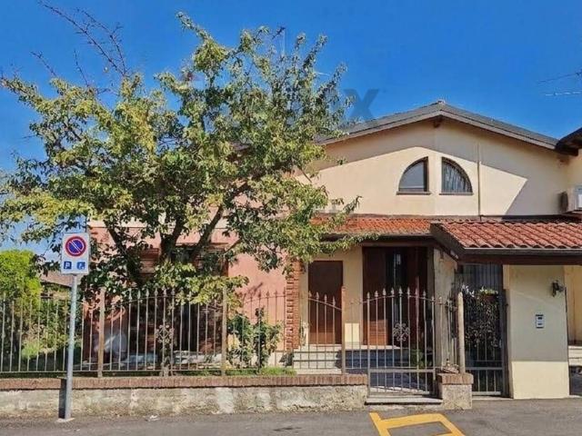 Case e ville in vendita di 130 m² in Via Manzoni, 27