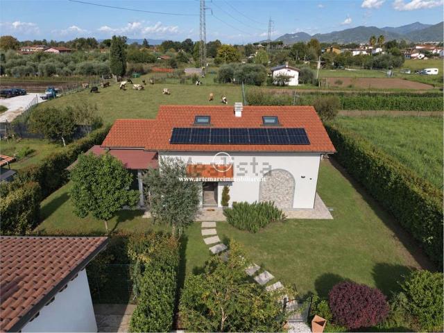 Case e ville in vendita di 130 m² in Via Marina, 64