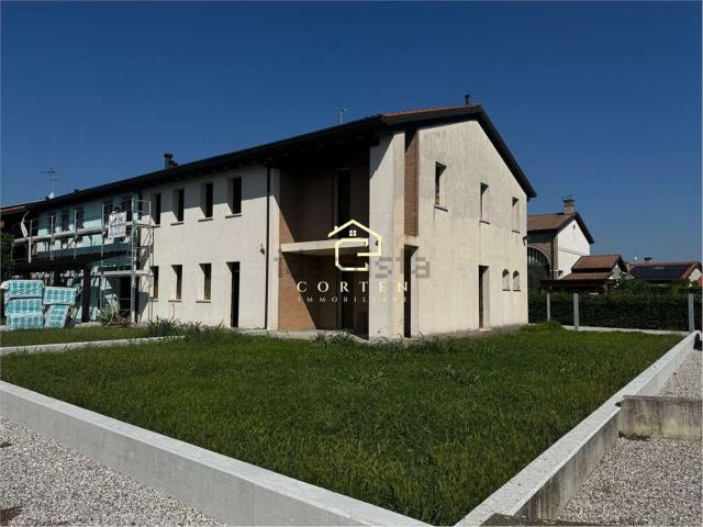 Case e ville in vendita di 130 m² in Via Martiri Giuliani e Dalmati, 1