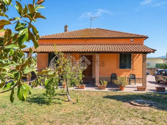 Case e ville in vendita di 130 m² in Via Massa di San Giuliano, 270