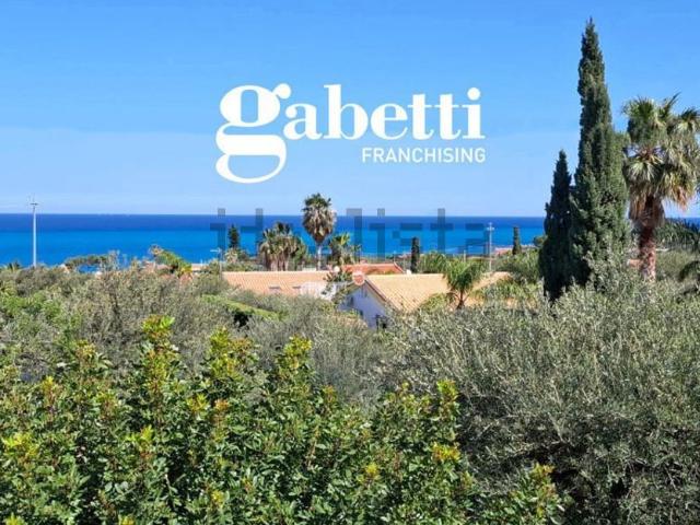 Case e ville in vendita di 130 m² in Via Mediterraneo, 64
