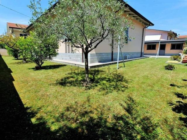 Case e ville in vendita di 130 m² in Via Melara