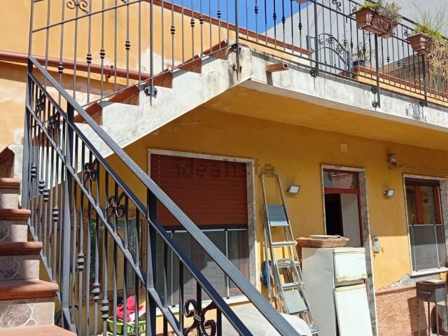 Case e ville in vendita di 130 m² in Via Michele Spadafora, 74