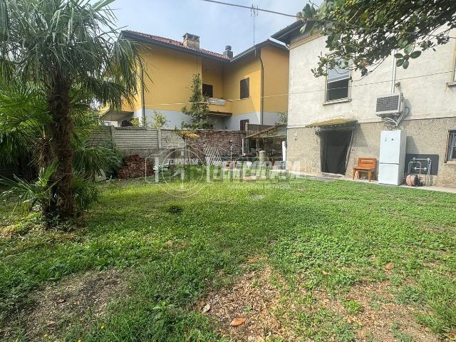 Case e ville in vendita di 130 m² in Via Solferino, 40
