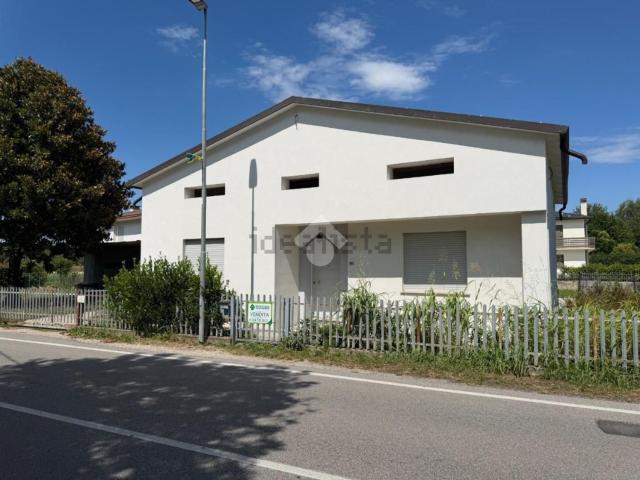 Case e ville in vendita di 130 m² in Via Sant&apos Andrea, 92