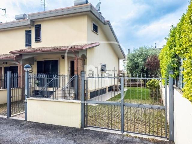 Case e ville in vendita di 130 m² in Via Santo Stefano Quisquina, 23