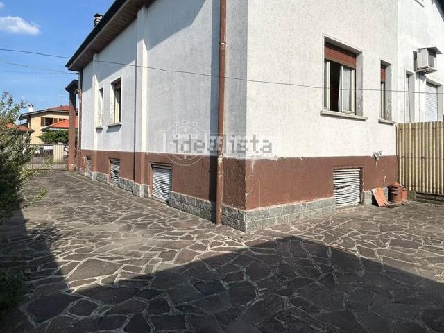 Case e ville in vendita di 130 m² in Via Pierre e Marie Curie, 13