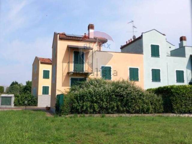 Case e ville in vendita di 130 m² in Via Roggia Molinara, 28