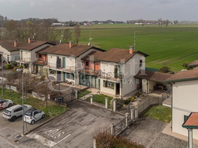 Case e ville in vendita di 130 m² in Via Roncade, 13