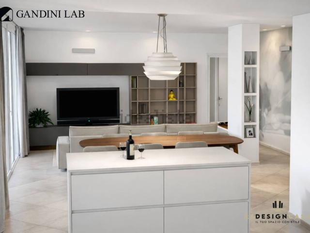Case e ville in vendita di 130 m² in Via Vittorio Cini