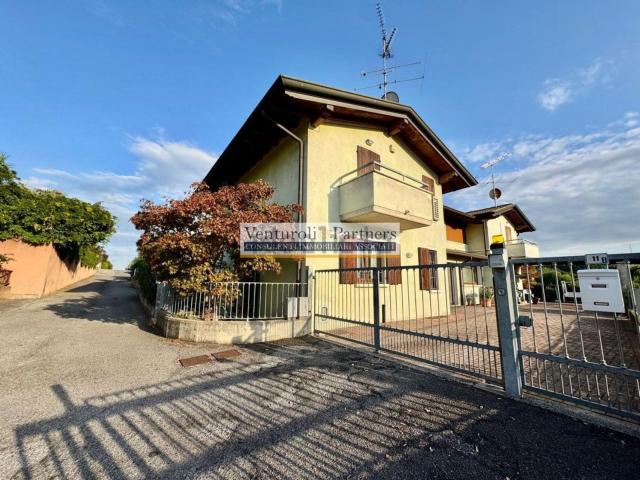 Case e ville in vendita di 130 m² in Via Vittorio Emanuele II