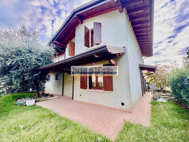 Case e ville in vendita di 130 m² in Via Vittorio Emanuele II