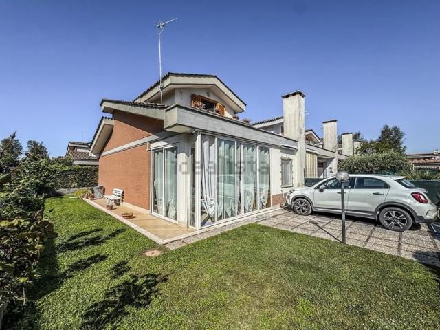 Case e ville in vendita di 130 m² in Viale Colle Romito