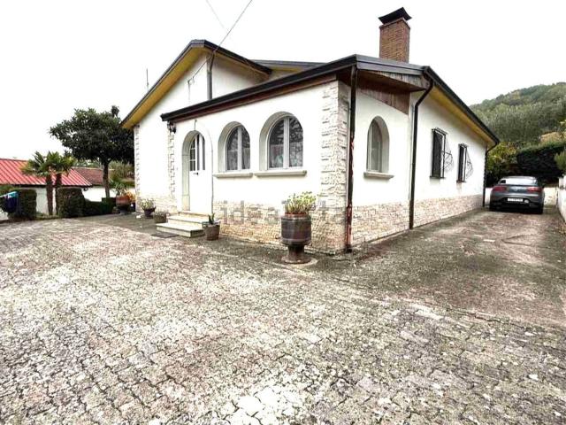 Case e ville in vendita di 130 m² in Contrada Occhino, 18