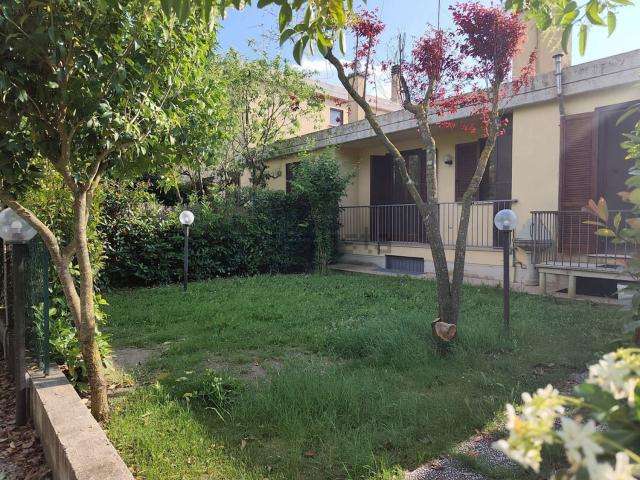 Case e ville in vendita di 130 m² in Strada del Tiro a Segno, 1