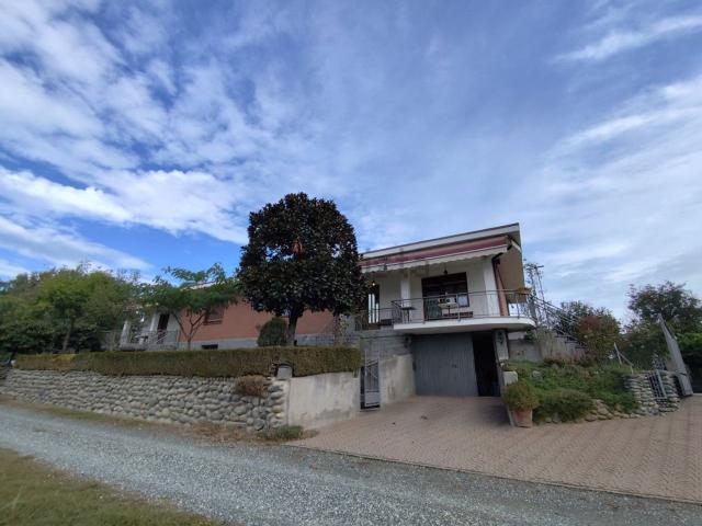 Case e ville in vendita di 130 m² in Strada della Baschiera, 9