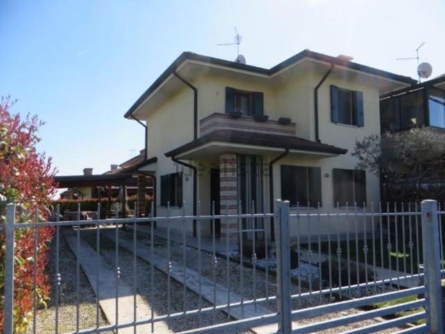 Case e ville in vendita di 131 m² in Via Adige