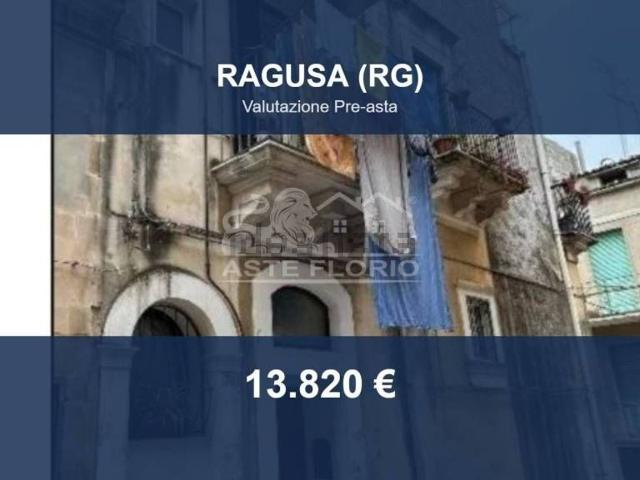 Case e ville in vendita di 131 m² in Via Milazzo, 74