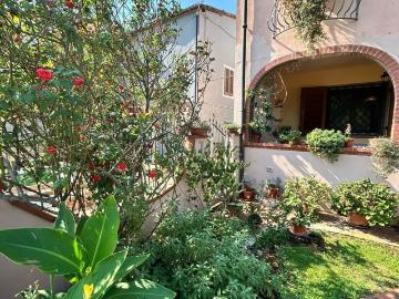 Case e ville in vendita di 132 m² in Via Carlo Pellegrini, 192