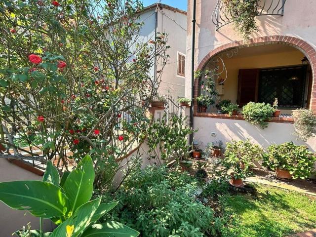 Villetta bifamiliare in vendita di 132 m² in Via Luigi Spada Cenami