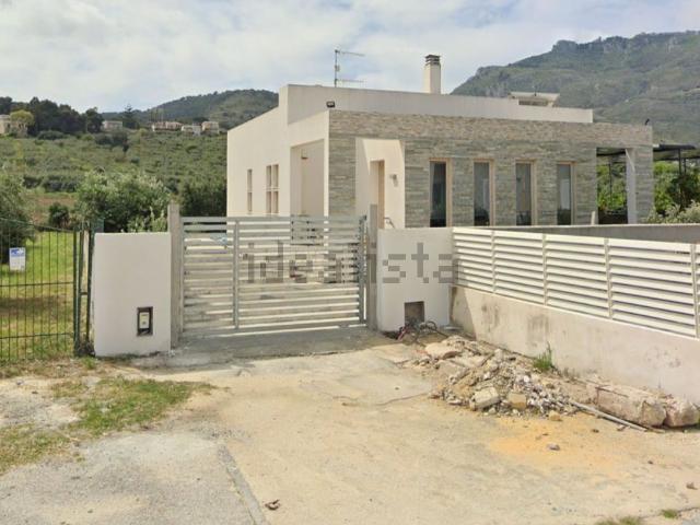 Case e ville in vendita di 132 m² in Via Cupido