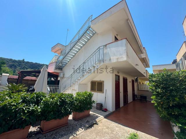 Case e ville in vendita di 132 m² in Via delle Magnolie, 30