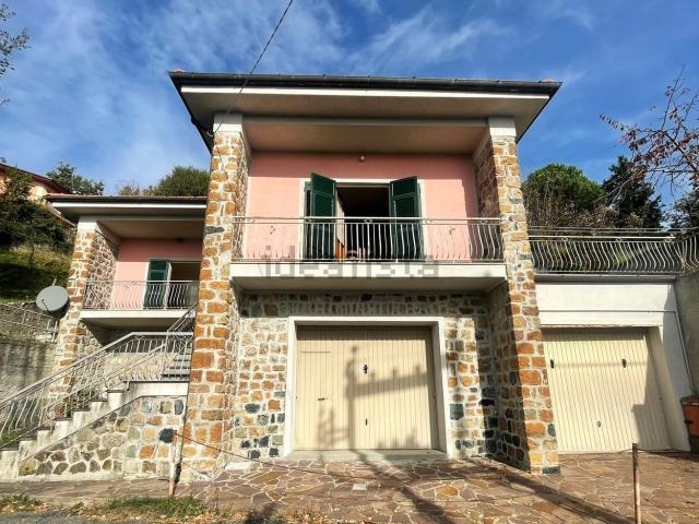 Case e ville in vendita di 132 m² in Via Roma