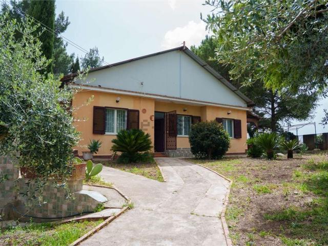 Case e ville in vendita di 132 m² in Via Vamasacri