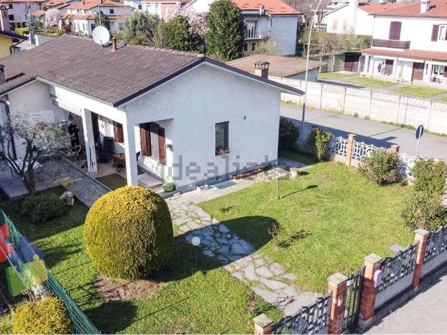 Case e ville in vendita di 132 m² in Via Vigevano, 1
