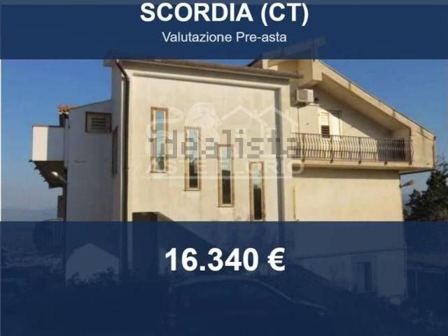 Case e ville in vendita di 132 m² in Contrada Montagna