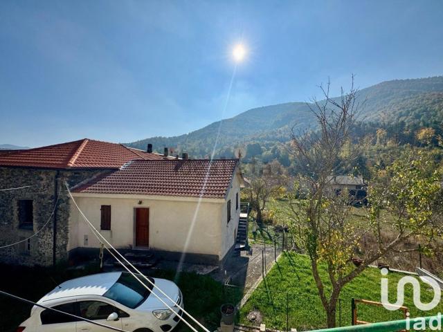 Case e ville in vendita di 132 m² in Strada Comunale Vetria, 36