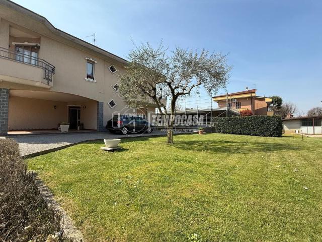 Villetta bifamiliare in vendita di 133 m² in Via G. B. Vico, 5