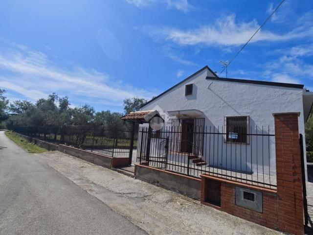Case e ville in vendita di 133 m² in Via Finadea, 2