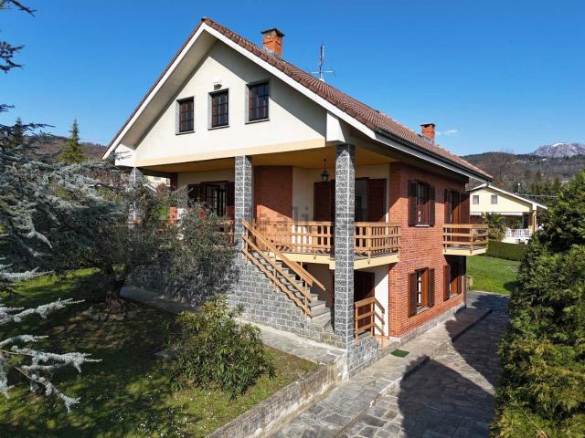 Case e ville in vendita di 133 m² in Via Fiorina