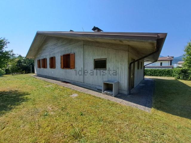 Case e ville in vendita di 133 m² in Via Lignano, 1