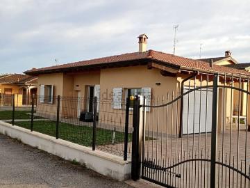 Case e ville in vendita di 133 m² in Via San Rocco