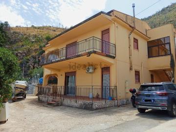 Case e ville in vendita di 133 m² in Via Poggio San Francesco