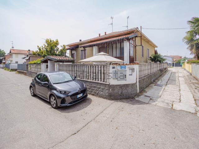 Case e ville in vendita di 133 m² in Via Pioppi, 28