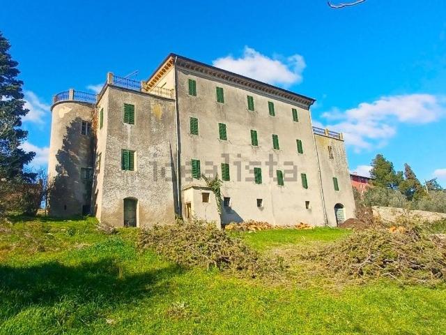 Case e ville in vendita di 1344 m² in Via del Castello, 4