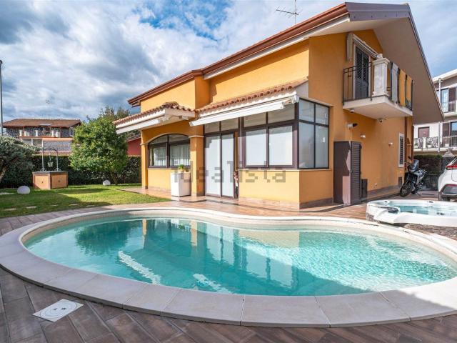Case e ville in vendita di 134 m² in Via Giacomo Matteotti