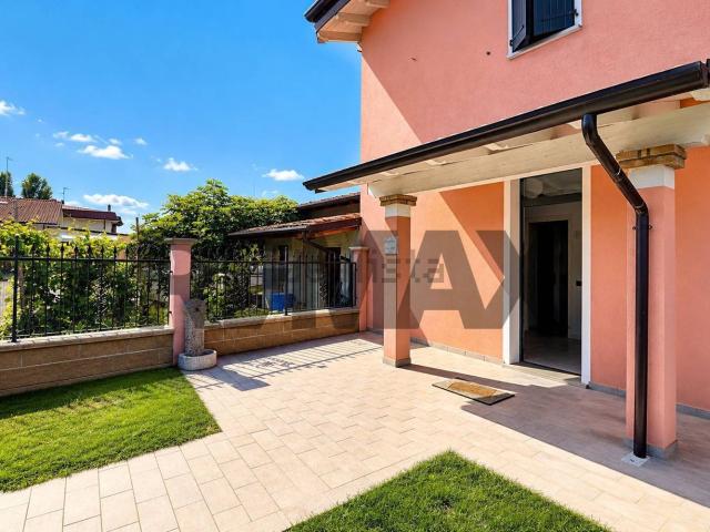 Case e ville in vendita di 134 m² in Via Figlie della Carità di San Vincenzo De Paoli, 5