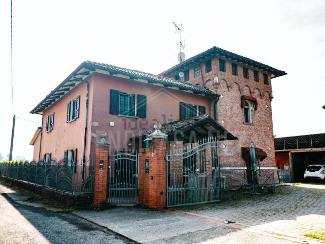 Case e ville in vendita di 134 m² in Via Frabetti, 7