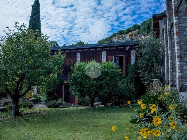Case e ville in vendita di 134 m² in Via Francesco Messina