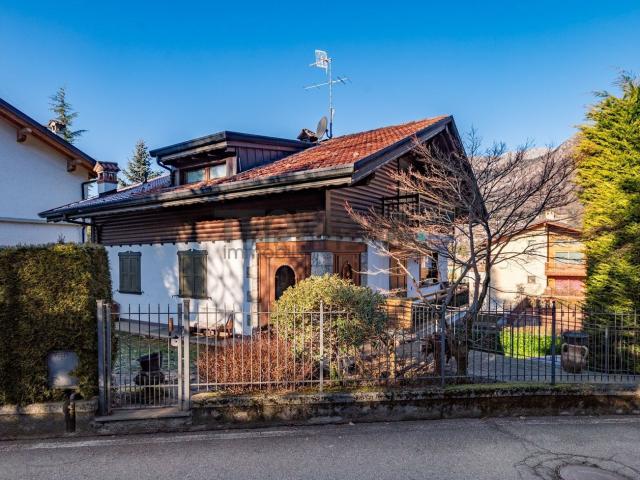 Case e ville in vendita di 134 m² in Via San F. Cabrini