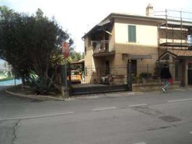 Case e ville in vendita di 134 m² in Via Riva del Pescatore