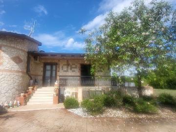 Case e ville in vendita di 135 m² in Via Cavalleggeri