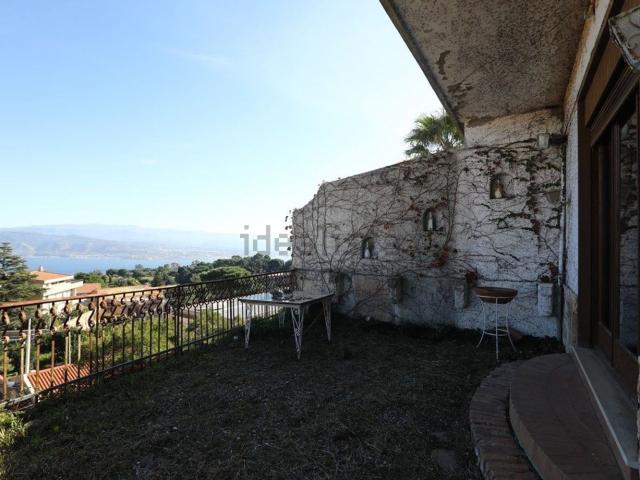 Villetta indipendente in vendita di 135 m² in Via Messina in Faro Superiore