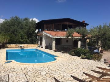 Case e ville in vendita di 135 m² in Via Chiesazza Sperone IV, 24