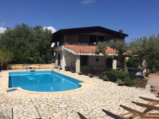 Case e ville in vendita di 135 m² in Via Chiesazza Sperone IV, 24